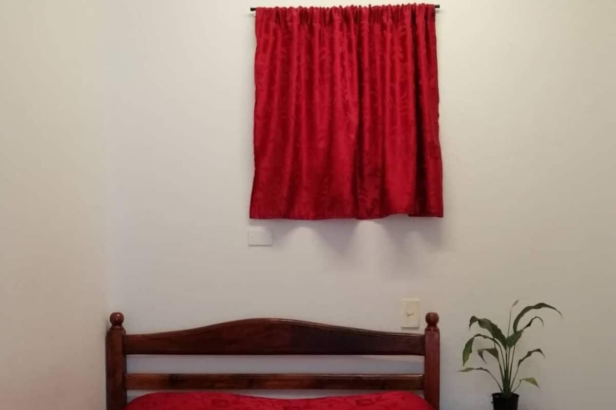 Habitación doble estándar, 1 cama matrimonial, baño privado | Wifi gratis y ropa de cama