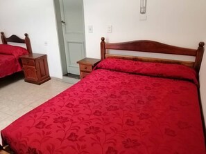 Standard Triple Room, Private Bathroom | Free WiFi, bed sheets - Hotel La Piedad (Buenos Aires)