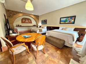 Suite Presidencial com Banheira | 迷你吧、客房內保險箱、布置獨特、書桌