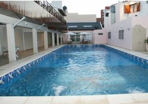 Een seizoensgebonden buitenzwembad