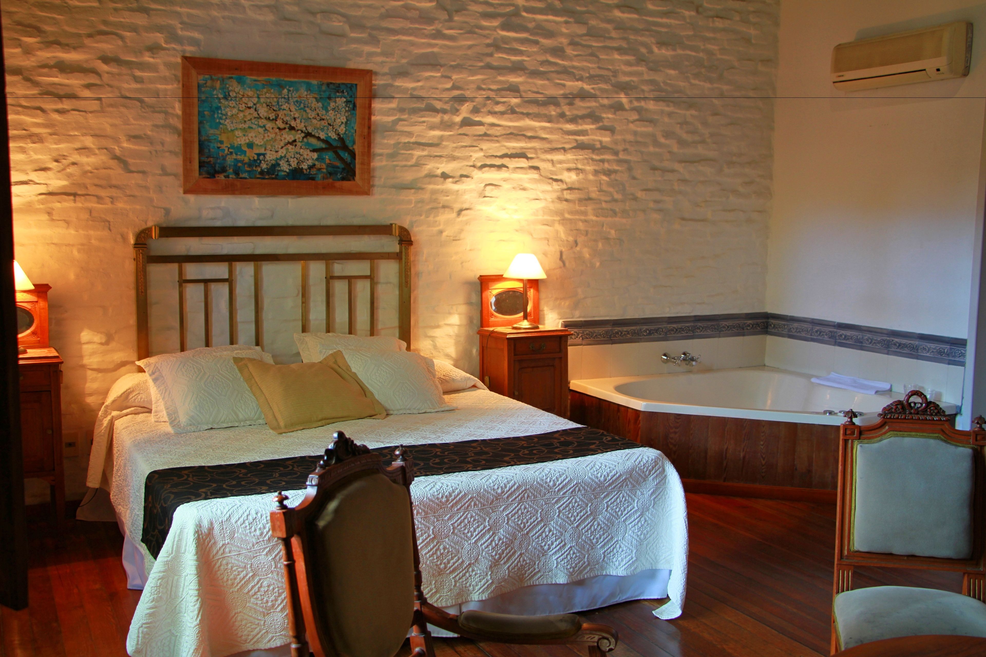 Escritorio, sistema de insonorización, cunas gratuitas y wifi gratis 