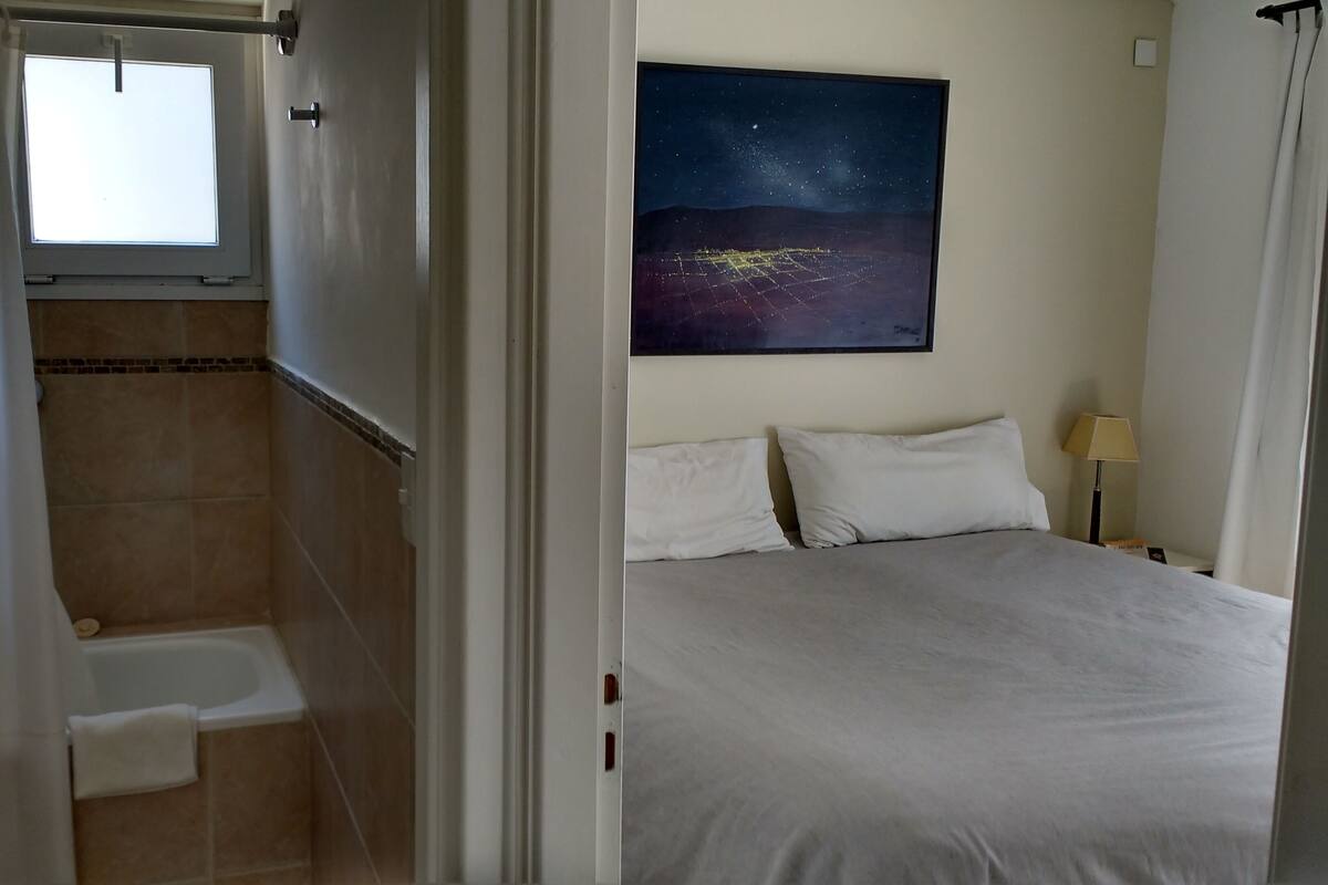 Dupleks Romantis | Brankas, tempat tidur bayi, dan Wi-Fi gratis