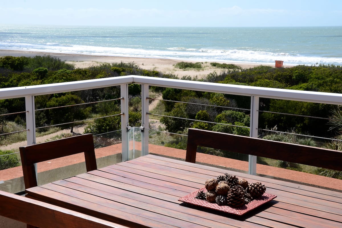 Honeymoon appartement, terras, uitzicht op strand | 1 slaapkamer, een kluis op de kamer, reisbedje, gratis wifi