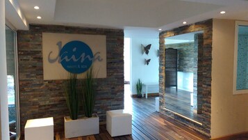 Sauna, vasca idromassaggio, bagno turco, trattamenti per il corpo