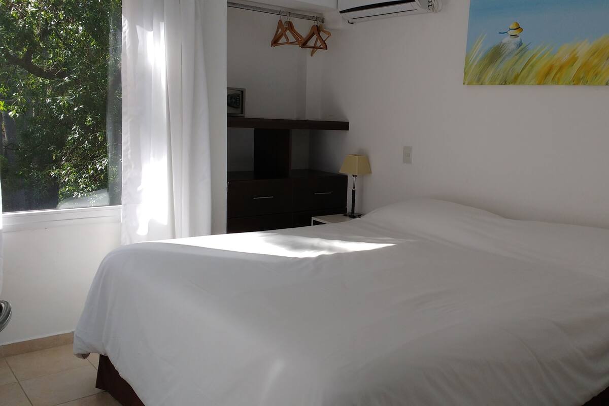 Brankas, tempat tidur bayi, dan Wi-Fi gratis