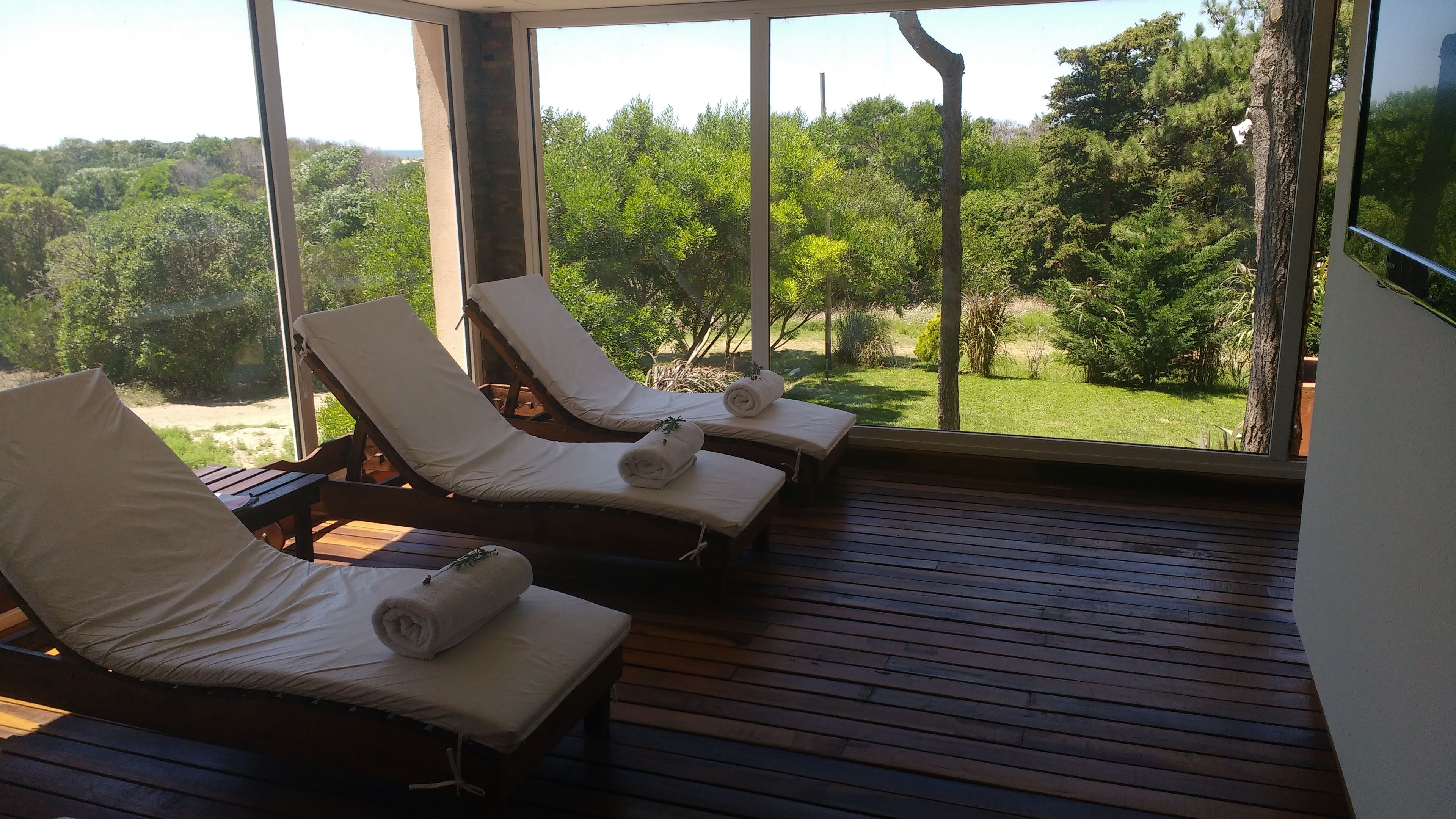 Sauna, hot tub, steam room, body treatments, body scrubs, facials