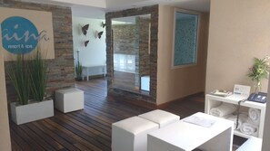 Sauna, tina de hidromasaje, baño de vapor y tratamientos corporales 