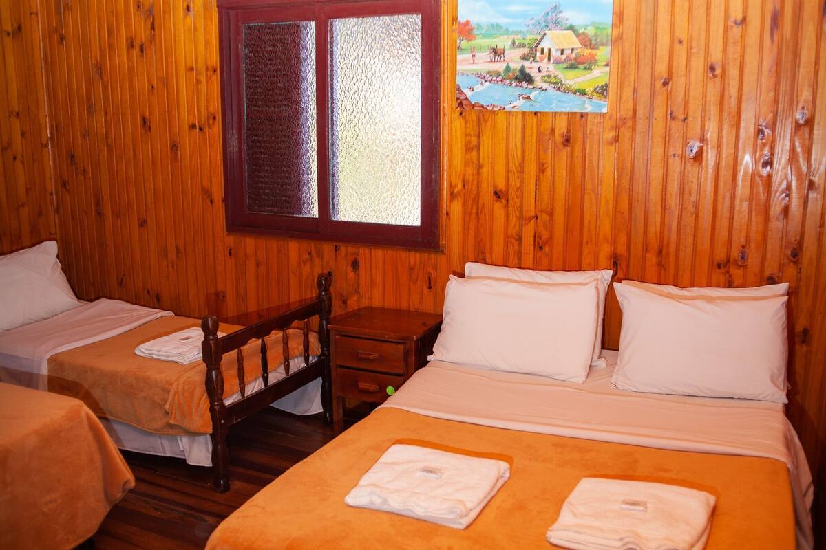 迷你吧、遮光窗帘、熨斗/熨板、免费 WiFi