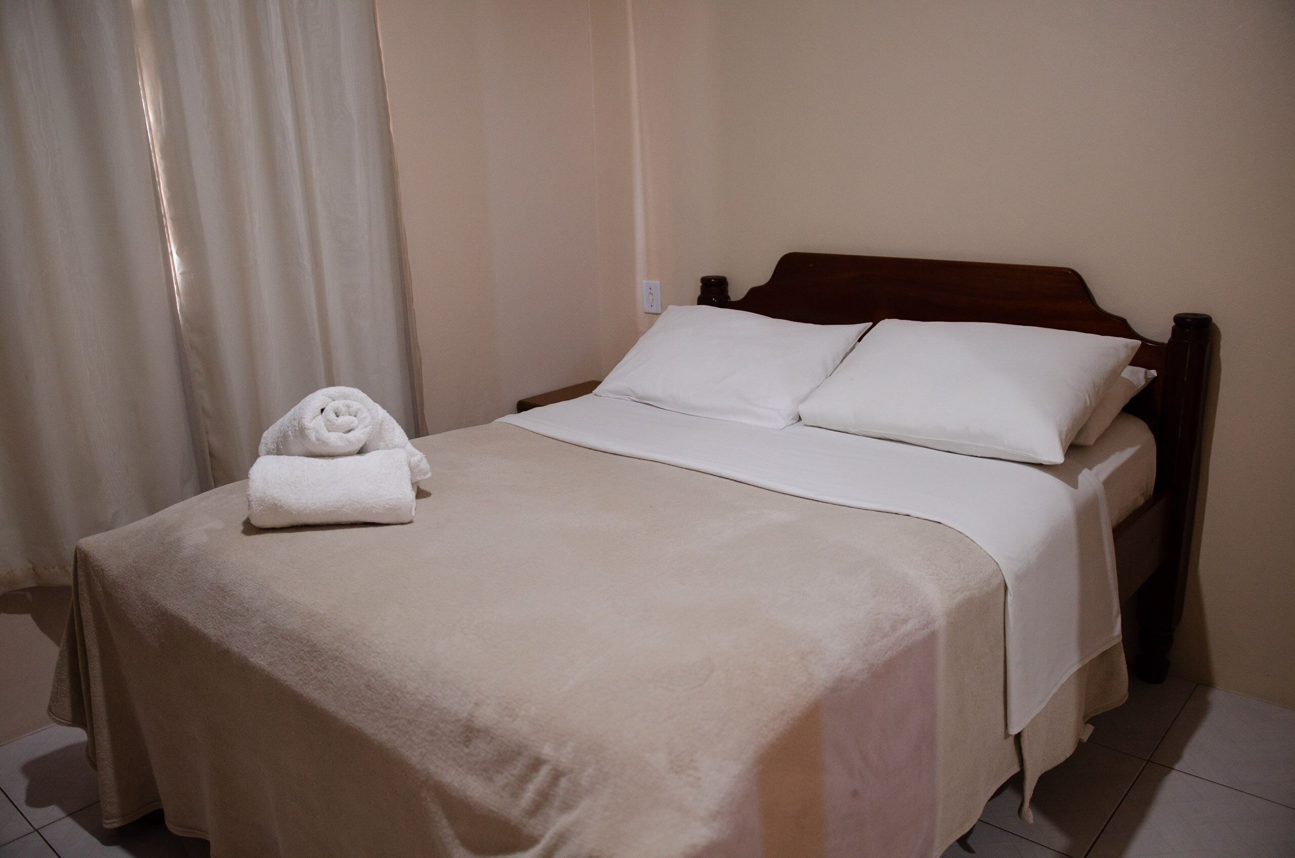 迷你吧、遮光窗帘、熨斗/熨板、免费 WiFi