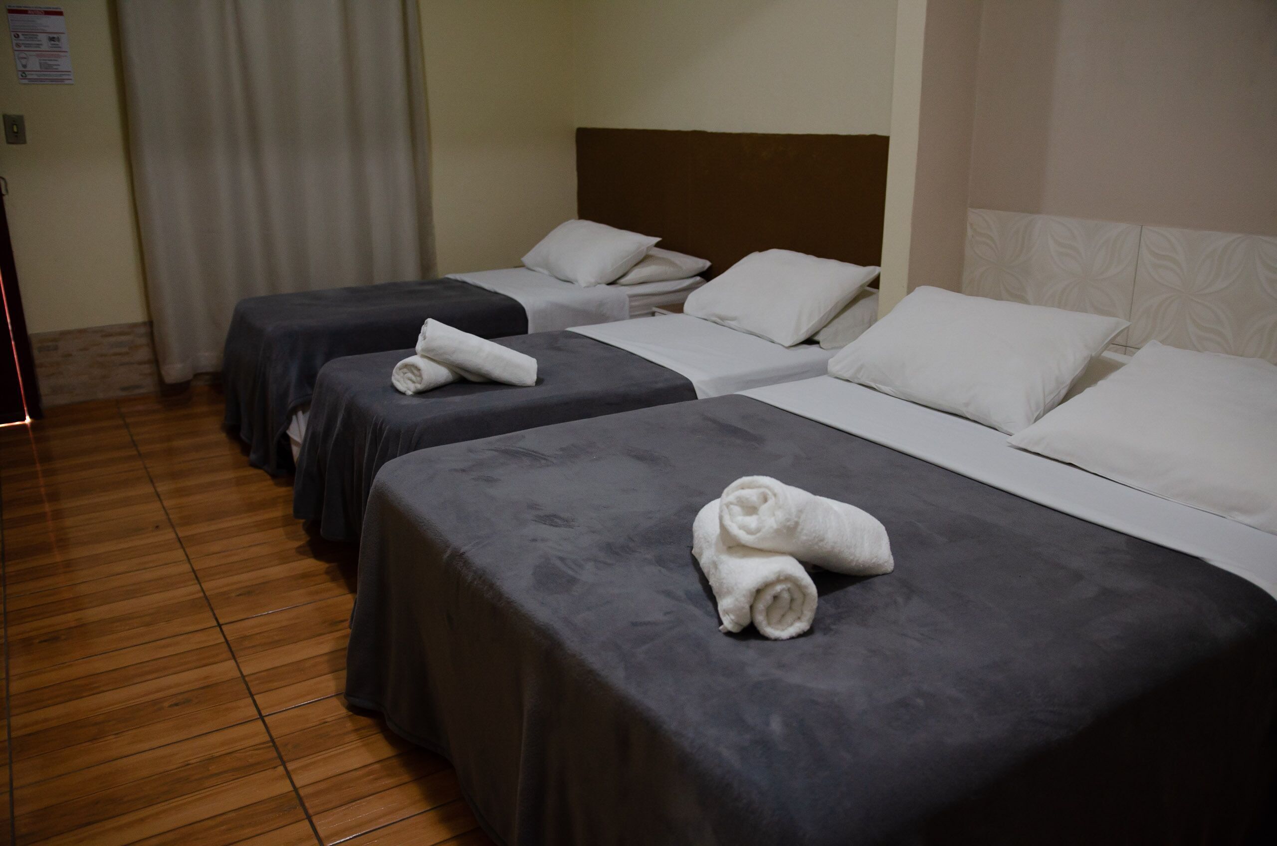 迷你吧、遮光窗帘、熨斗/熨板、免费 WiFi