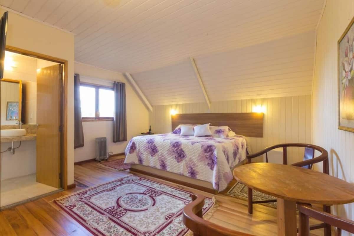 Suite Supérieure, 1 trÚs grand lit, vue montagne