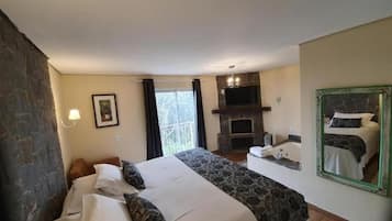 Superior chalet, open haard (Banheira de Hidromassagem) | 1 slaapkamer, een minibar, verduisterende gordijnen, gratis wifi