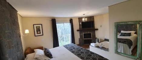 Superior Chalet, Fireplace (Banheira de Hidromassagem) | 1 bedroom, minibar, blackout drapes, free WiFi