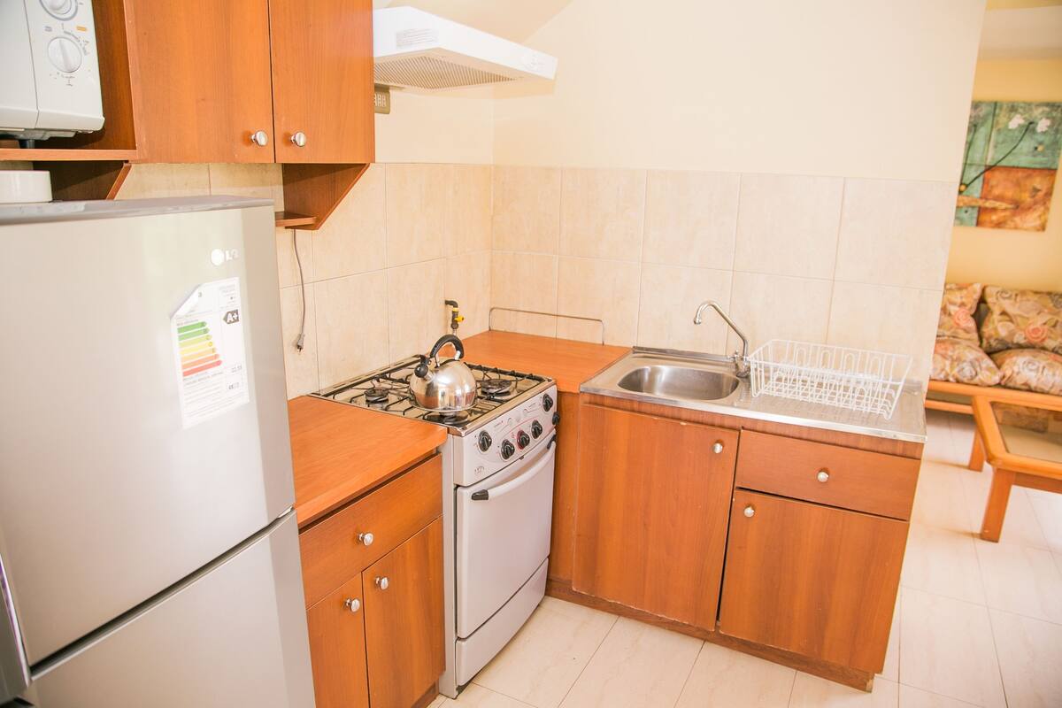 Cabaña familiar, 3 habitaciones, 2 baños | Cocina privada | Refrigerador, microondas, parrilla de estufa y utensilios de cocina