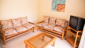 Family Cabin, 3 Bedrooms, 2 Bathrooms | Living area | Flat-screen TV - Cabañas Las Añañucas IV (La Serena)