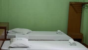 TRIPLE | Blackout drapes, soundproofing, iron/ironing board, free WiFi