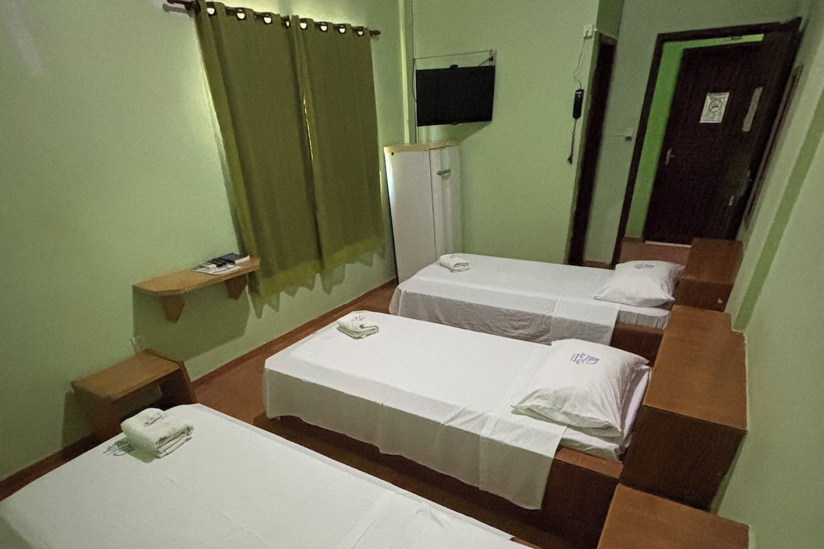 TRIPLE | Blackout drapes, soundproofing, iron/ironing board, free WiFi