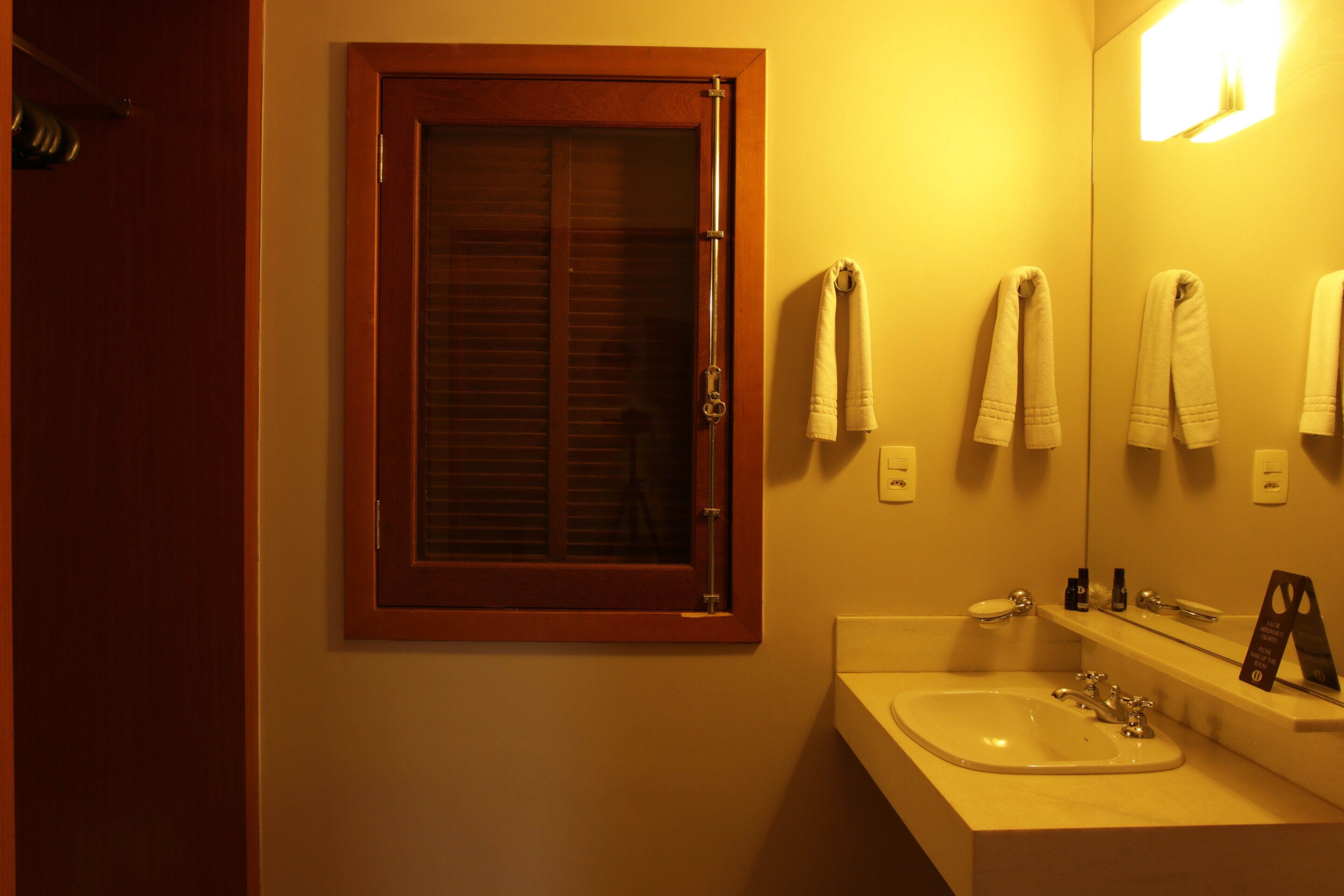 deluxe chalet | bathroom sink