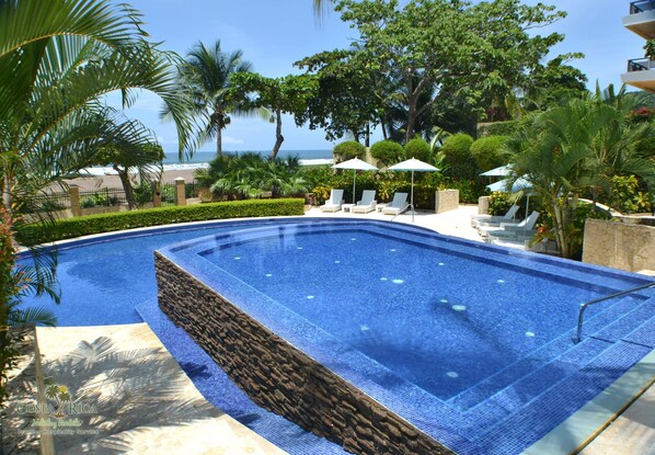 Kolam renang terbuka