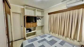 Apartment | Minibar, blackout drapes, WiFi (free)