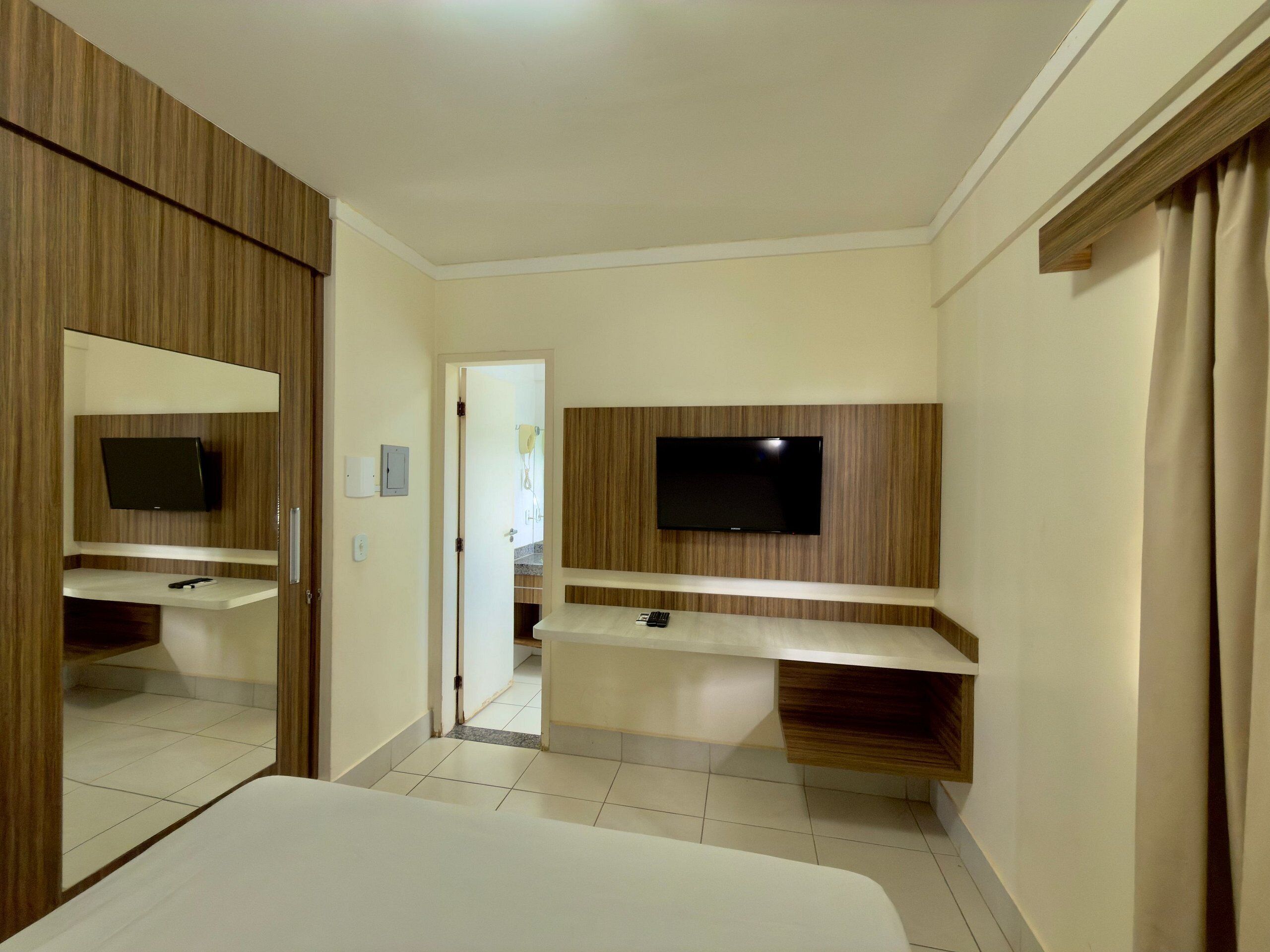 Apartment | Minibar, blackout curtains, free WiFi