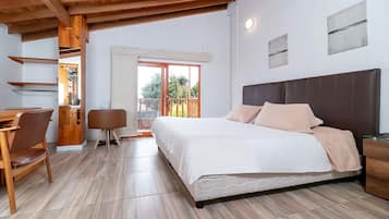 Suite estudio | Ropa de cama de alta calidad, minibar, caja fuerte y escritorio