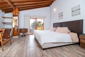 开间套房 | 高档床上用品、迷你吧、客房内保险箱、办公桌