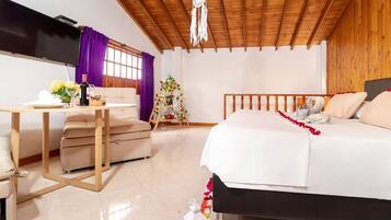 Studio Suite | Premium bedding, minibar, in-room safe, desk