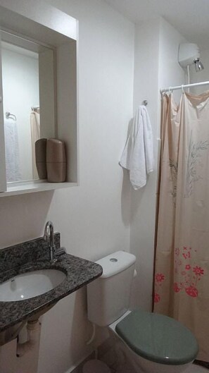 Apartamento | Baño | Ducha y toallas