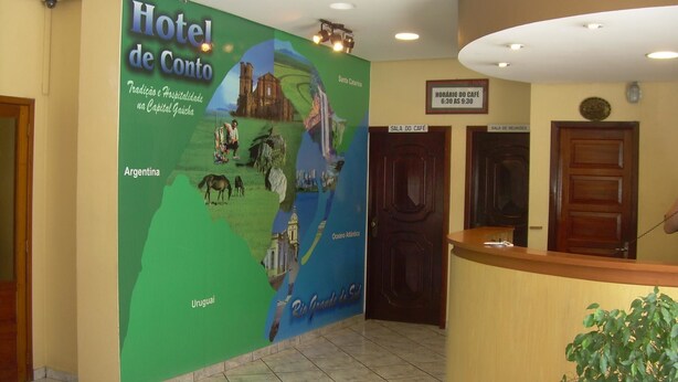 A hotel lobby with a large wall mural depicting landmarks from Argentina and Uruguay, a reception desk, and two doors labeled "Sala do Café" and "Sala de Convites". - Hotel de Conto (Porto Alegre)