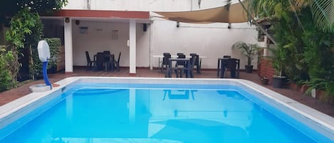 2 座室外游泳池