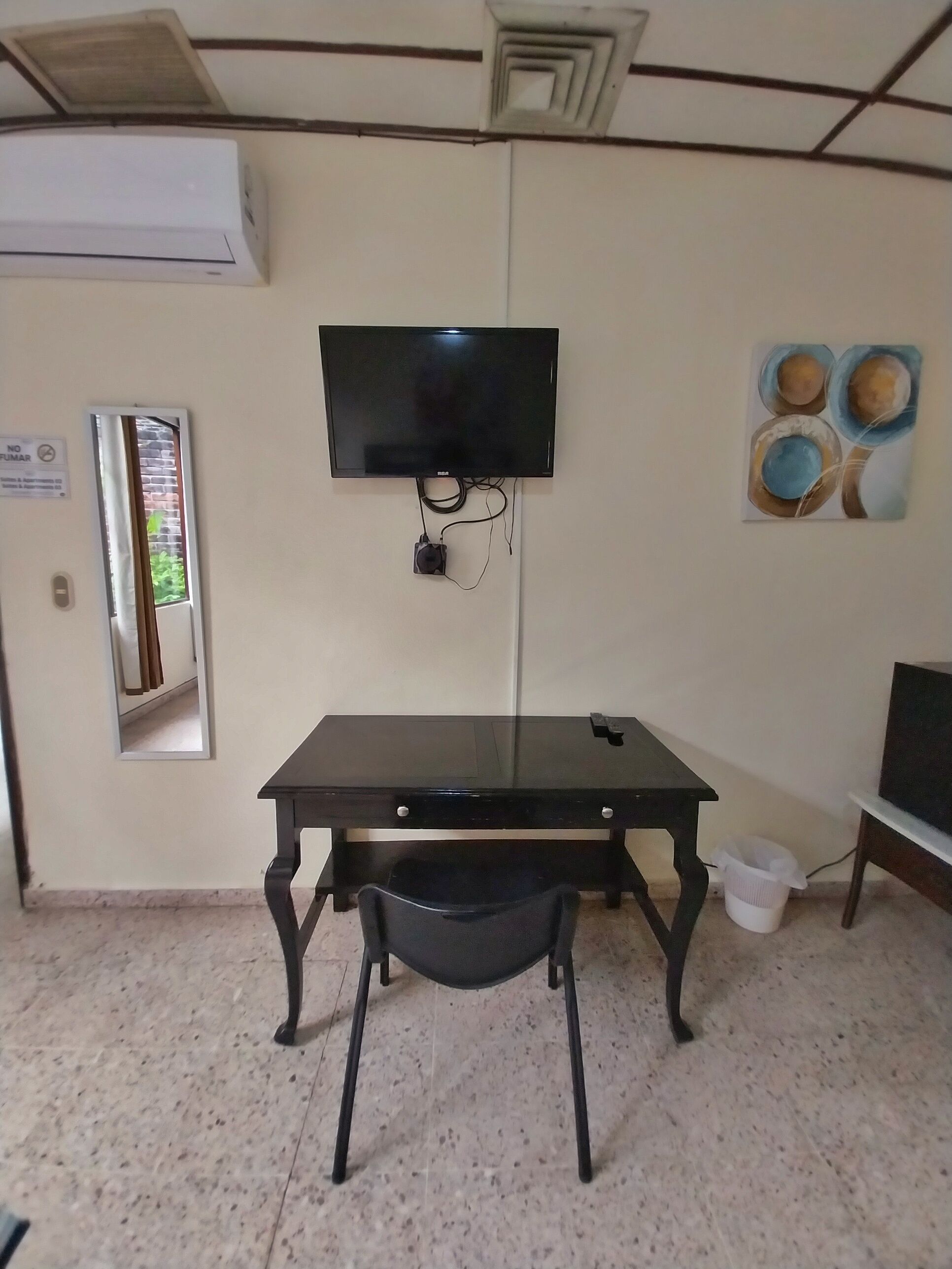 grand room, 1 king bed | living area | 32-inch plasma tv with cable channels, tv