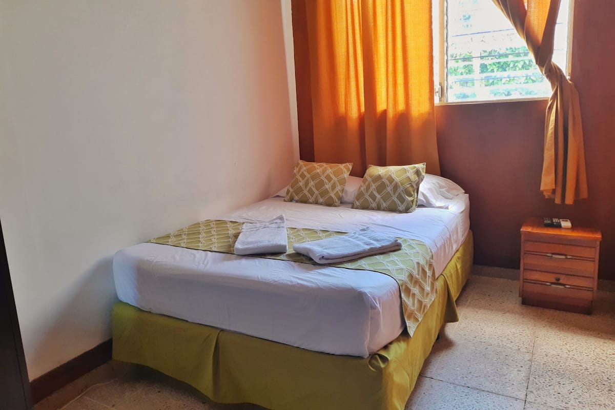Standard Single Room, 1 Bedroom | Individually furnished, iron/ironing board, free WiFi, bed sheets