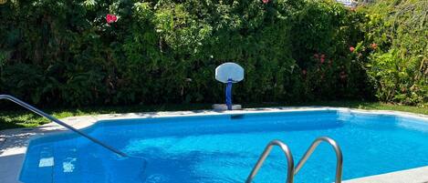 2 piscines extérieures