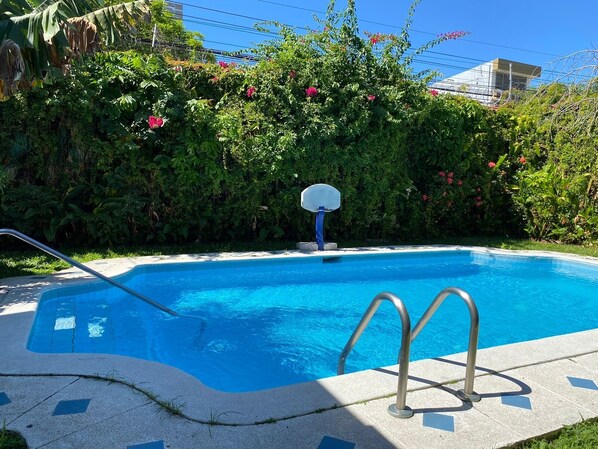 2 outdoor pools