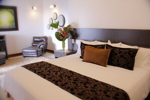 Premium bedding, minibar, desk, blackout curtains