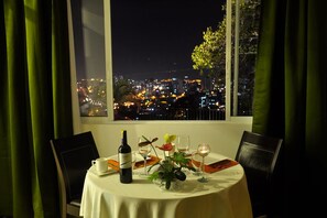 Presidential Room | In-room dining - Serenity Suites (Bucaramanga)