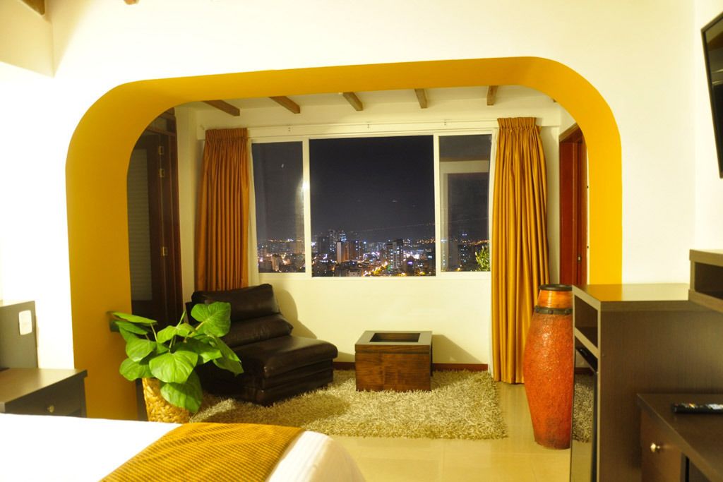 Premium bedding, minibar, desk, blackout drapes