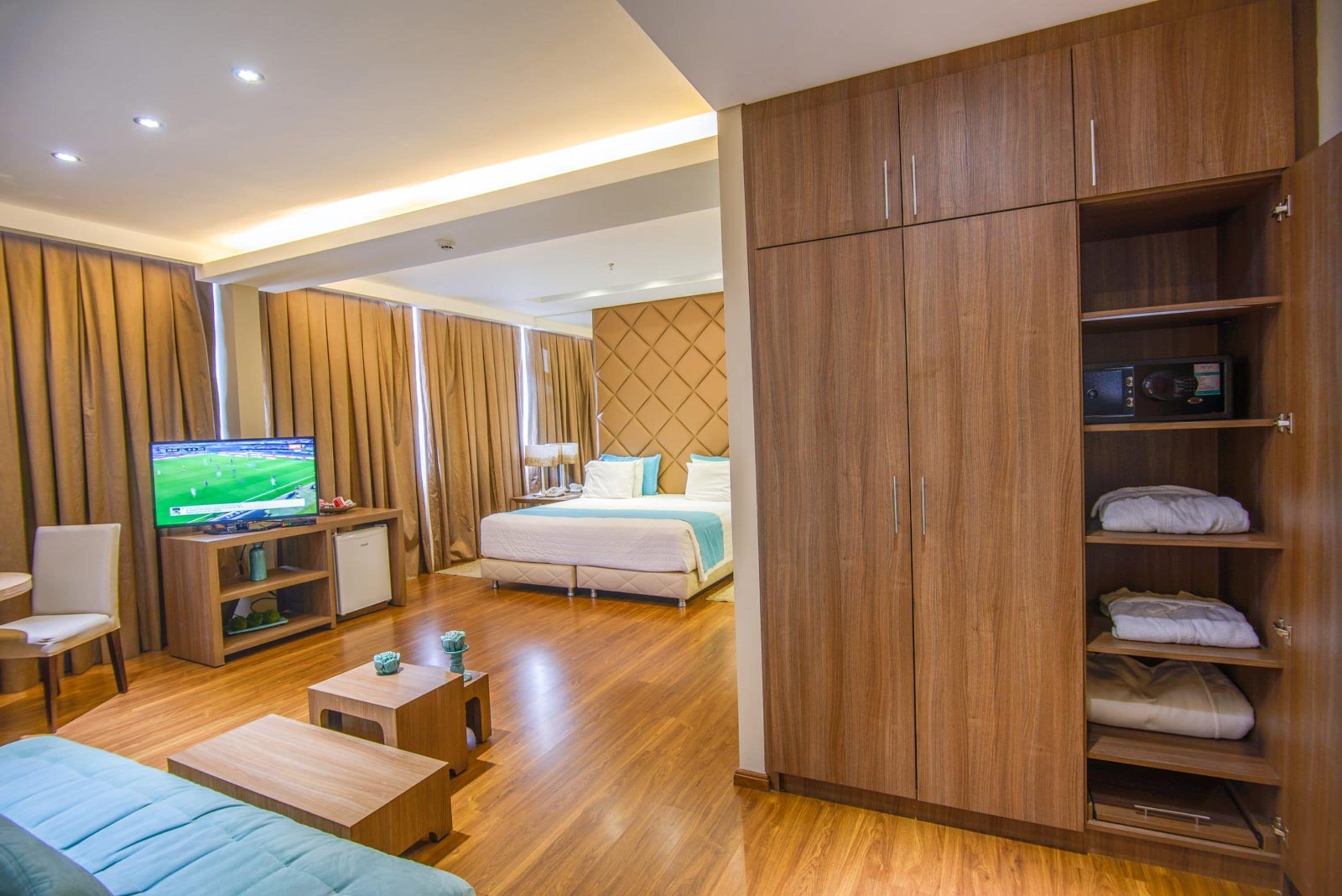 executive suite, 1 king bed | 1 bedroom, premium bedding, minibar, in-room safe