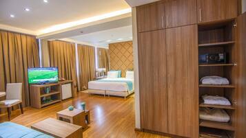 Executive Suite, 1 King Bed | Premium bedding, minibar, in-room safe, desk
