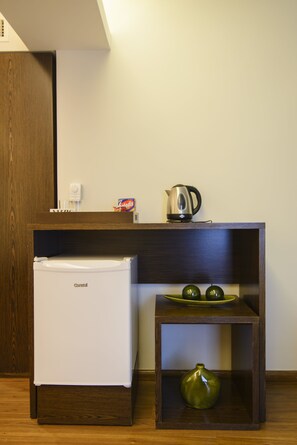 Junior Suite, 2 Katil Bujang (Single) | Peralatan tempat tidur premium, bar mini, peti besi dalam bilik, meja 