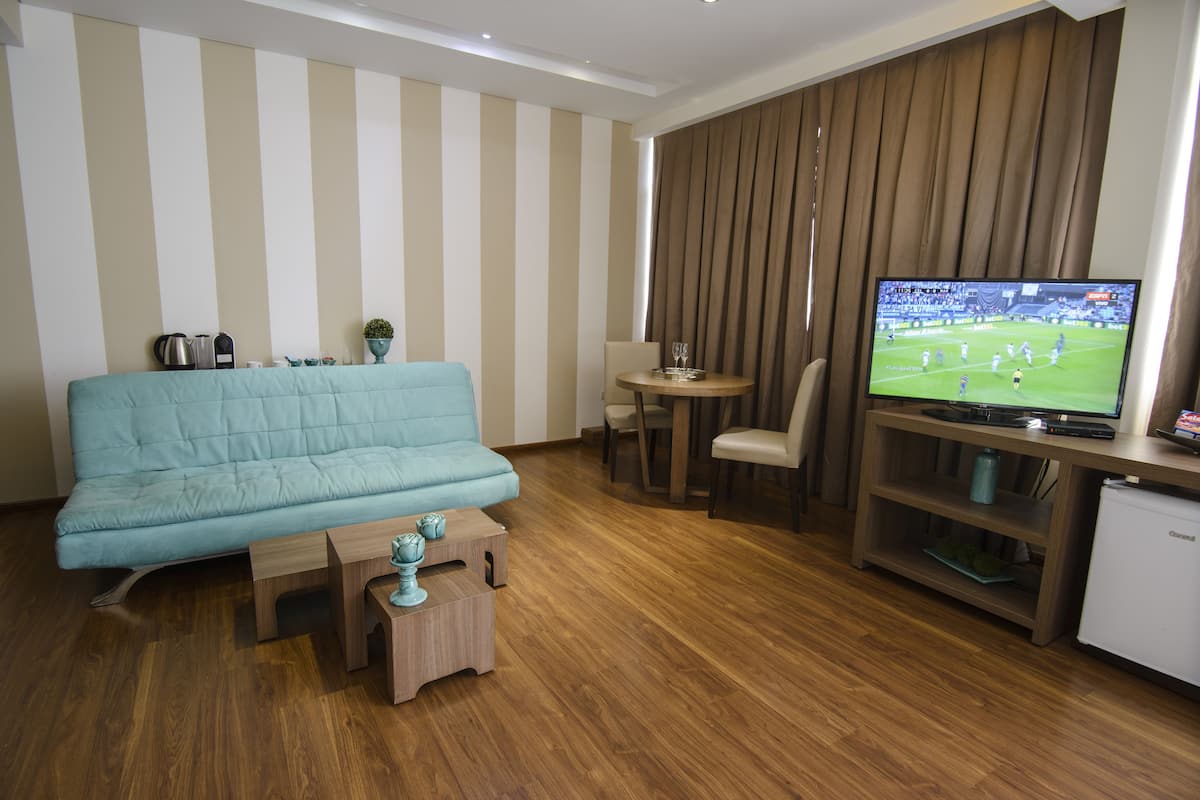 executive suite, 1 king bed | 1 bedroom, premium bedding, minibar, in-room safe