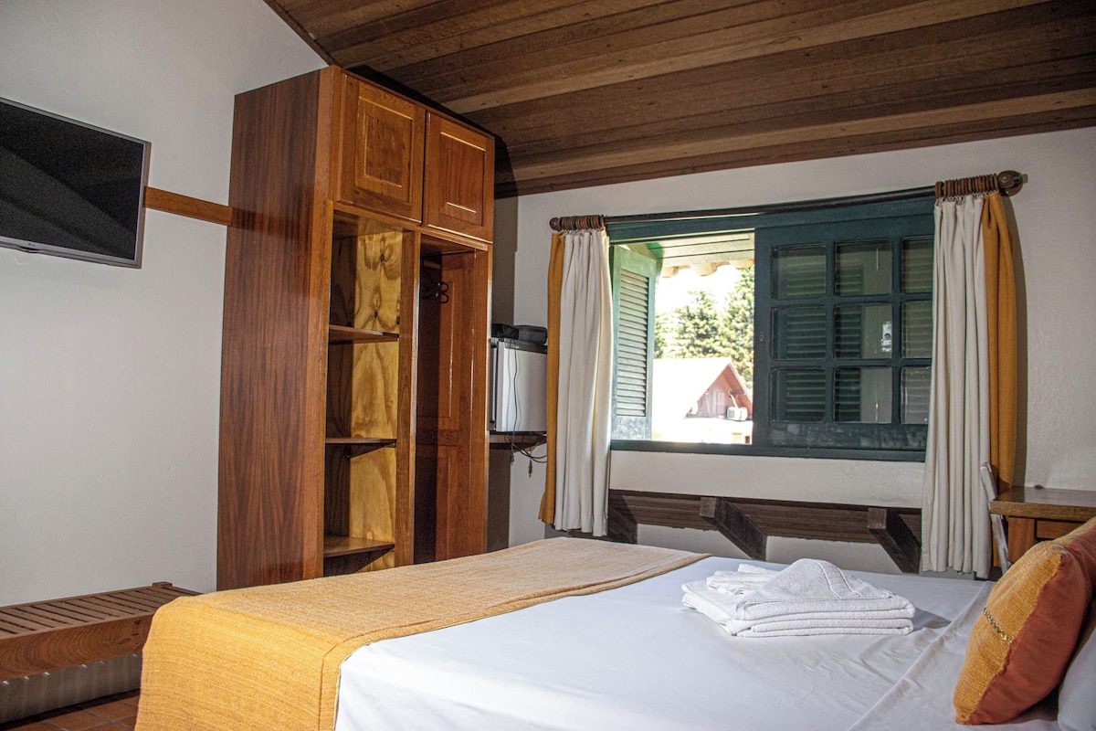 Standard Double Room | Cribs (free), rollaway beds (surcharge), WiFi (free), bed sheets