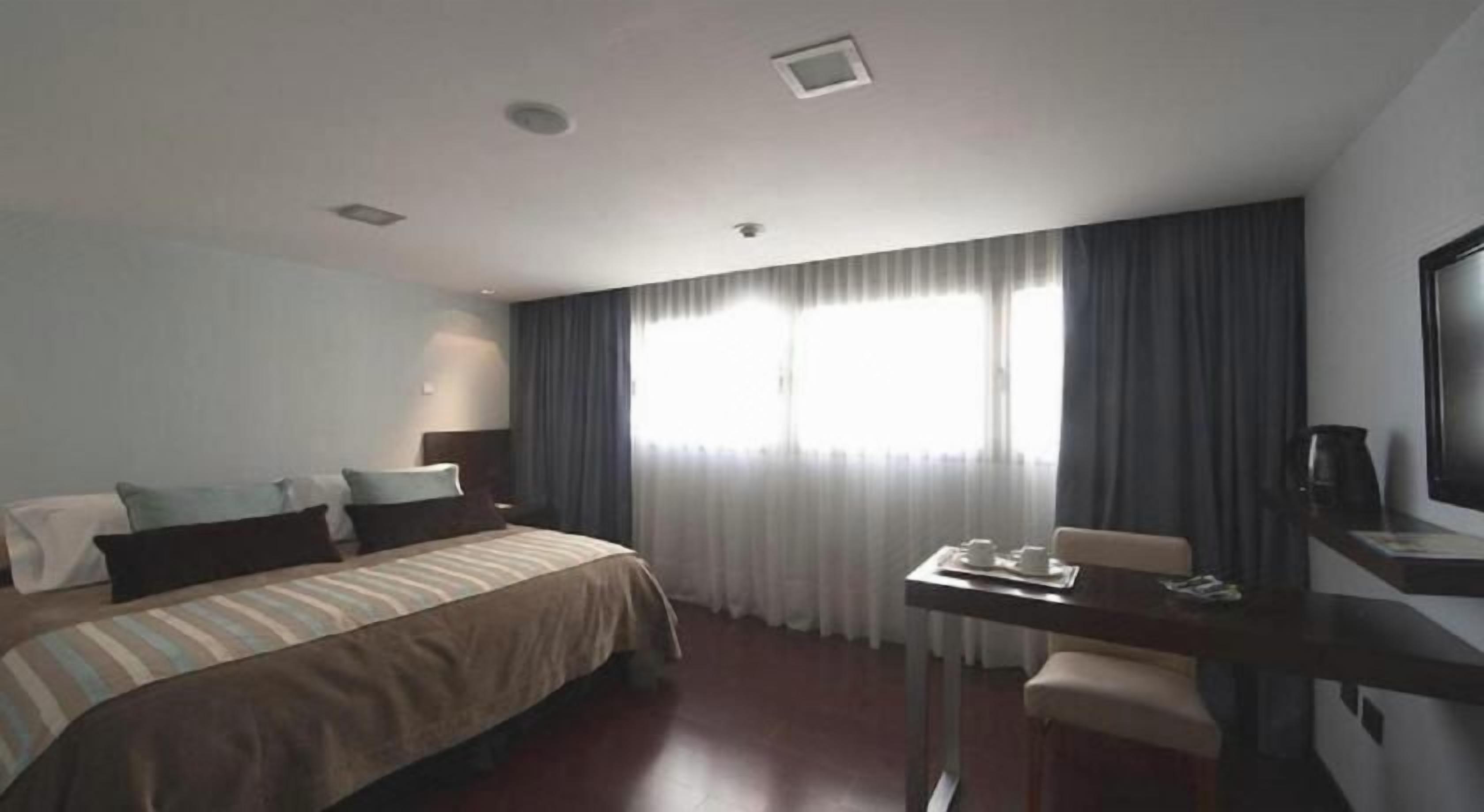 Premium bedding, in-room safe, free cots/infant beds, free WiFi