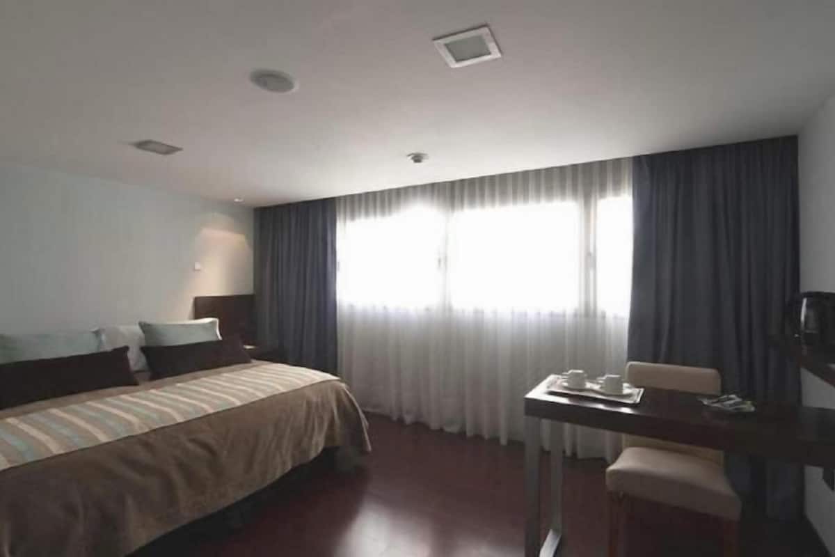 Premium bedding, in-room safe, free cots/infant beds, free WiFi
