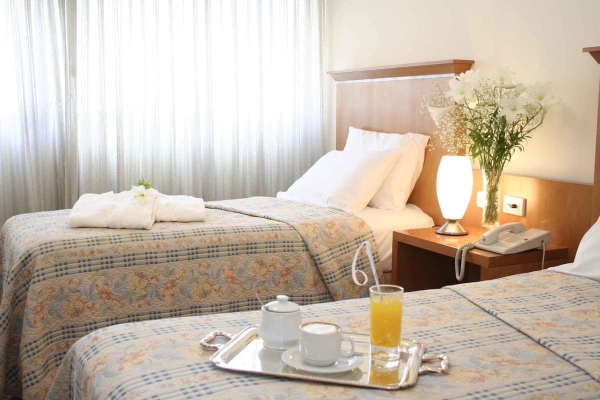 Premium bedding, in-room safe, free cribs/infant beds, free WiFi