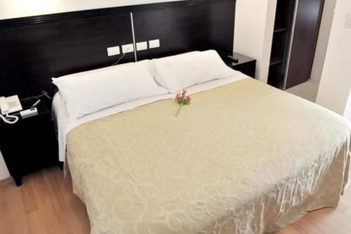 Caja de seguridad en la habitación, escritorio y cunas gratuitas