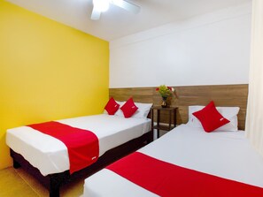 Standard Triple Room | Iron/ironing board, free WiFi, bed sheets - Hotel Villa Hermosa (Oaxaca)