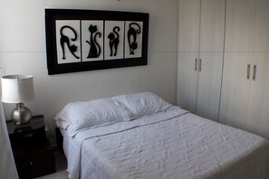 Superior Apartment, 3 Bedrooms, Pool Access, City View SMR559A