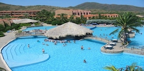 Outdoor pool - Hotel Costa Caribe Beach (Isla Margarita)